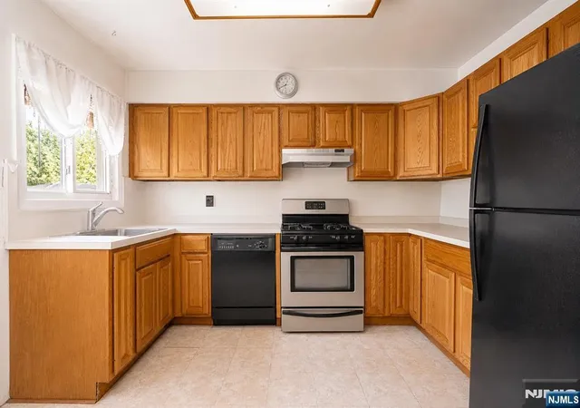 2nd image of 110 Patricia Pl, Clifton, NJ 07012 | MLS# 26028532