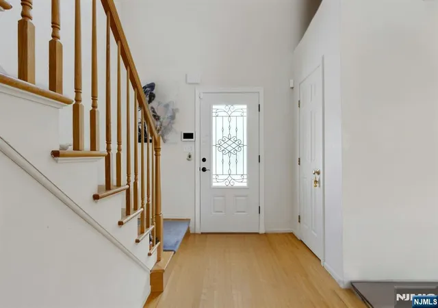 Photo 4 of Single family home for sale at 14 Summit Ct, Hackensack, NJ 07601 | MLS# 26028538 | Listing updated on 2026-08-16