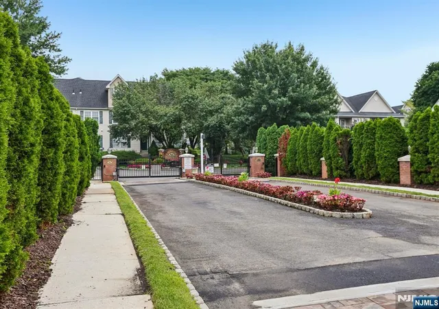 2nd image of 164 Cambridge Ct, Clifton, NJ 07014 | MLS# 26028573