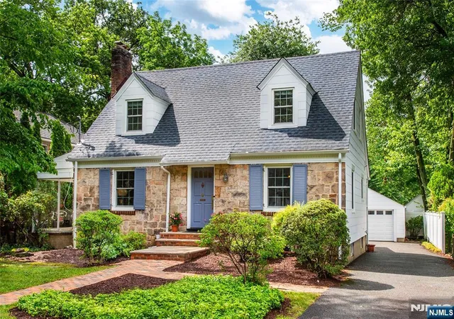 Photo 2 of Sale Pending at 9 Hamilton Ter, Montclair, NJ 07043 | MLS# 26028583 | Listing updated on 2026-08-07