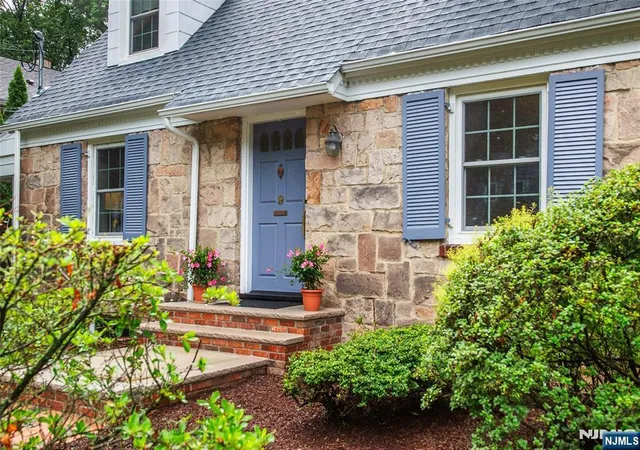 Photo 3 of Sale Pending at 9 Hamilton Ter, Montclair, NJ 07043 | MLS# 26028583 | Listing updated on 2026-08-07