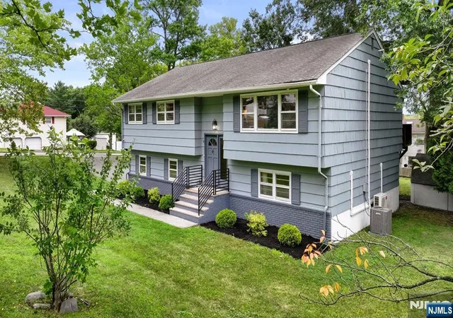 Photo 2 of Sale Pending at 5 Rockaway Pl, Par Troy Hills Twp., NJ 07054 | MLS# 26028586 | Listing updated on 2026-08-15
