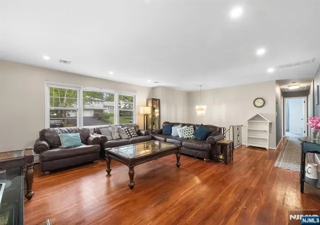 Photo 3 of Sale Pending at 5 Rockaway Pl, Par Troy Hills Twp., NJ 07054 | MLS# 26028586 | Listing updated on 2026-08-15