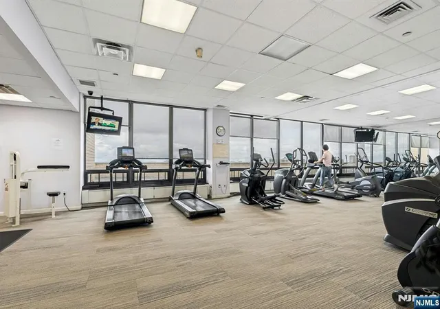 2nd image of 900 Palisade Ave, Fort Lee, NJ 07024