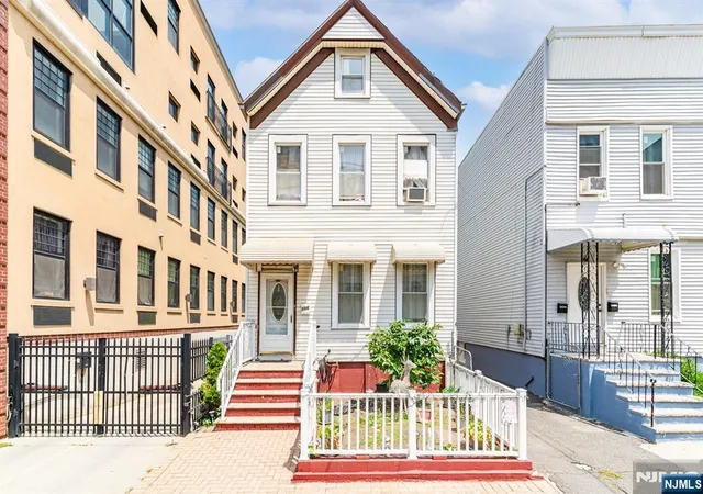 Photo 1 of Single family home for sale at 186 Culver Ave, Jersey City, NJ 07305 | MLS# 26028602 | Listing updated on 2026-08-18