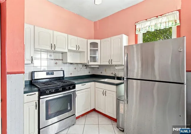 Photo 4 of Single family home for sale at 186 Culver Ave, Jersey City, NJ 07305 | MLS# 26028602 | Listing updated on 2026-08-18
