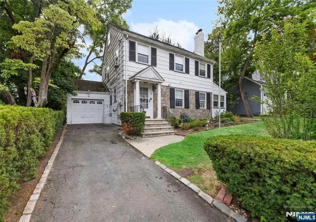 Photo 2 of Sale Pending at 10 Reid Ave, Bloomfield, NJ 07003 | MLS# 26028677 | Listing updated on 2026-08-13