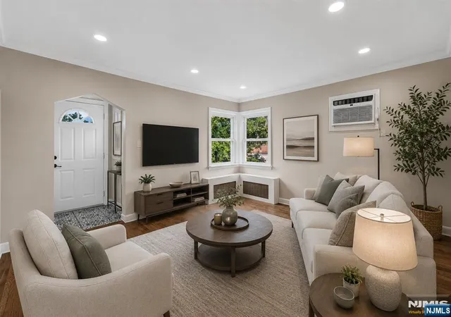 Photo 2 of Single family home for sale at 427 Kennedy Dr, Fairview, NJ 07022 | MLS# 26028690 | Listing updated on 2026-09-16