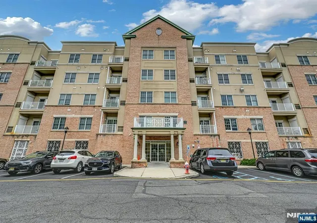 3rd image of 2107 Windsor Park Ct #107, Englewood, NJ 07631 | MLS# 26028696