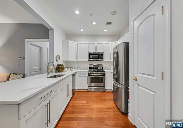 5th image of 2107 Windsor Park Ct #107, Englewood, NJ 07631 | MLS# 26028696