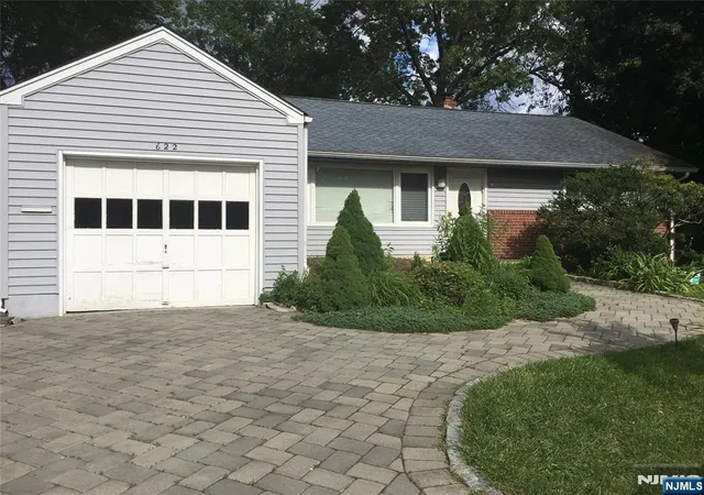 Photo 1 of Sale Pending at 622 Knickerbocker Rd, Cresskill, NJ 07626 | MLS# 26028699 | Listing updated on 2026-09-04