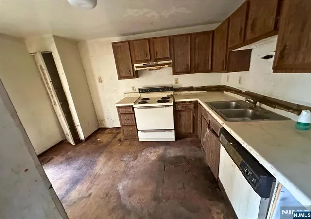 Photo 4 of Sale Pending at 110-112 Pearl St, Paterson, NJ 07501 | MLS# 26028711 | Listing updated on 2026-10-06