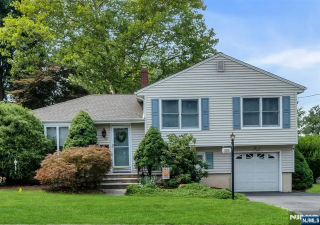 Photo 1 of Sale Pending at 10 Overlook Ave, Emerson, NJ 07630 | MLS# 26028712 | Listing updated on 2026-09-06