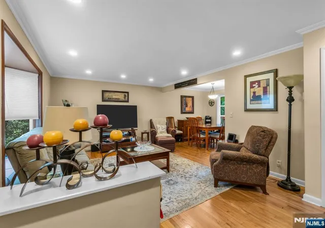 Photo 4 of Sale Pending at 10 Overlook Ave, Emerson, NJ 07630 | MLS# 26028712 | Listing updated on 2026-09-06