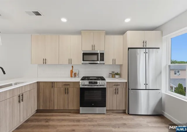 Photo 3 of Townhouse for sale at 91 Union St #6B, Lodi, NJ 07644 | MLS# 26028727 | Listing updated on 2026-09-17