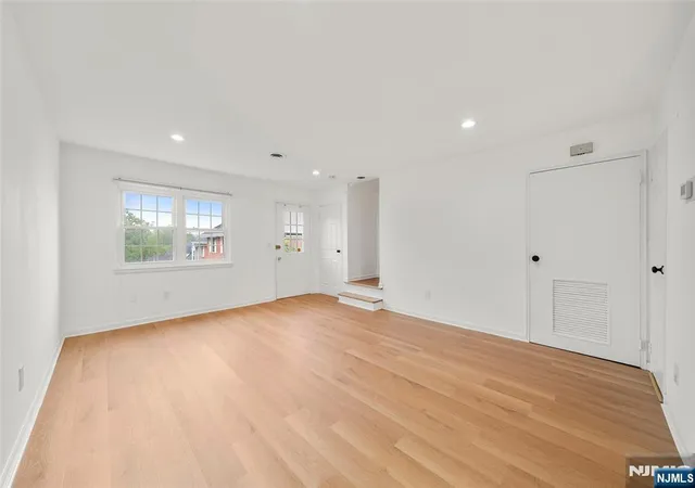 Photo 3 of Townhouse for sale at 156 Parkview Dr #24, Teaneck, NJ 07666 | MLS# 26028746 | Listing updated on 2026-08-16