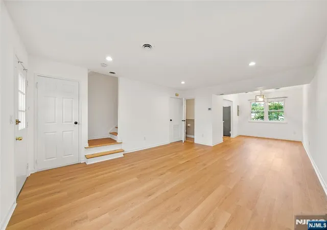 Photo 4 of Townhouse for sale at 156 Parkview Dr #24, Teaneck, NJ 07666 | MLS# 26028746 | Listing updated on 2026-08-16