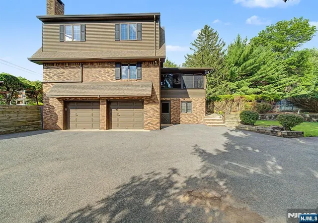 Photo 3 of Single family home for sale at 812 Mountain Ave, Wyckoff, NJ 07481 | MLS# 26028747 | Listing updated on 2026-08-10