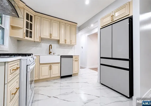 Photo 2 of Single family home for sale at 266 Hamilton Rd, Teaneck, NJ 07666 | MLS# 26028753 | Listing updated on 2026-08-22