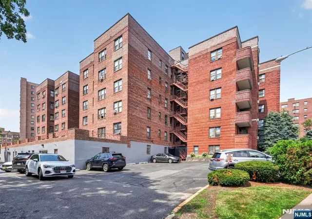 Listing Photo 2 - Condo for sale in building located at 100 Prospect Ave, Hackensack, NJ 07601 - Unit #4E