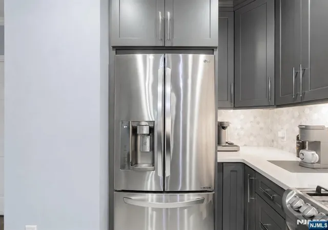 Photo 4 of Sale Pending at 148 The Promenade, Edgewater, NJ 07020 | MLS# 26028772 | Listing updated on 2026-09-30