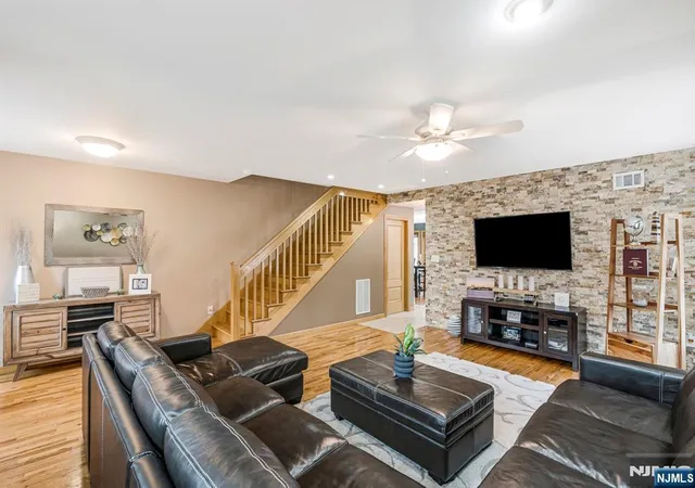 Photo 4 of Single family home for sale at 146 Bathurst Ave, North Arlington, NJ 07031 | MLS# 26028776 | Listing updated on 2026-09-05
