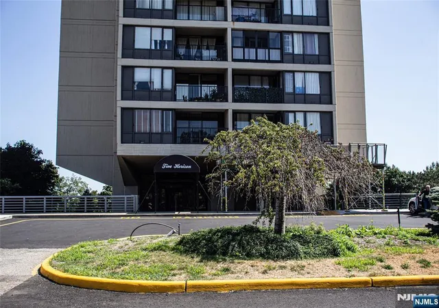 2nd image of 5 Horizon Rd #203, Fort Lee, NJ 07024 | MLS# 26028791