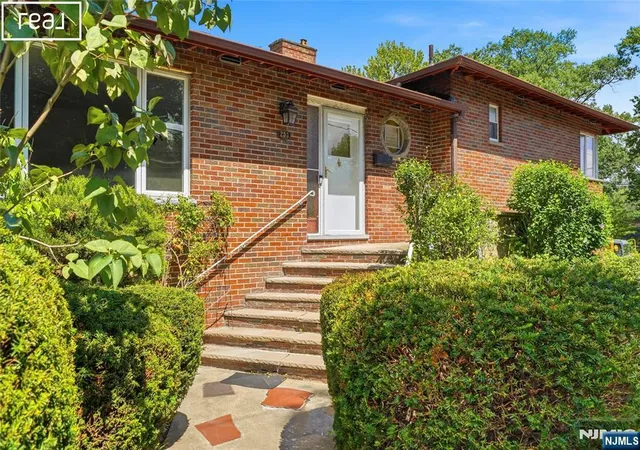 Photo 3 of Land for sale at 253 Mcelroy Ave, Fort Lee, NJ 07024 | MLS# 26028815 | Listing updated on 2026-08-22