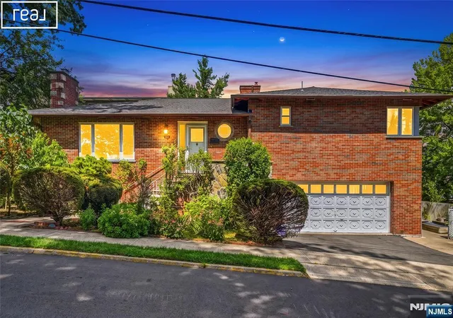 Photo 4 of House for sale at 253 Mcelroy Ave, Fort Lee, NJ 07024 | MLS# 26028815 | Listing updated on 2026-08-22