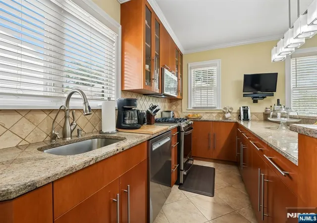 Photo 4 of Sale Pending at 24 Synott Pl, Newark, NJ 07106 | MLS# 26028822 | Listing updated on 2026-08-23