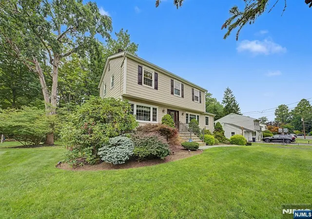 Photo 2 of Single family home for sale at 34 Cavell Pl, Caldwell, NJ 07006 | MLS# 26028830 | Listing updated on 2026-08-02