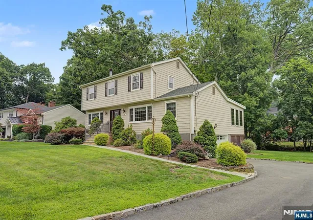 Photo 3 of Single family home for sale at 34 Cavell Pl, Caldwell, NJ 07006 | MLS# 26028830 | Listing updated on 2026-08-02