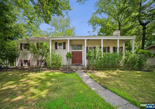2nd image of 249 Knickerbocker Rd, Englewood, NJ 07631 | MLS# 26028833