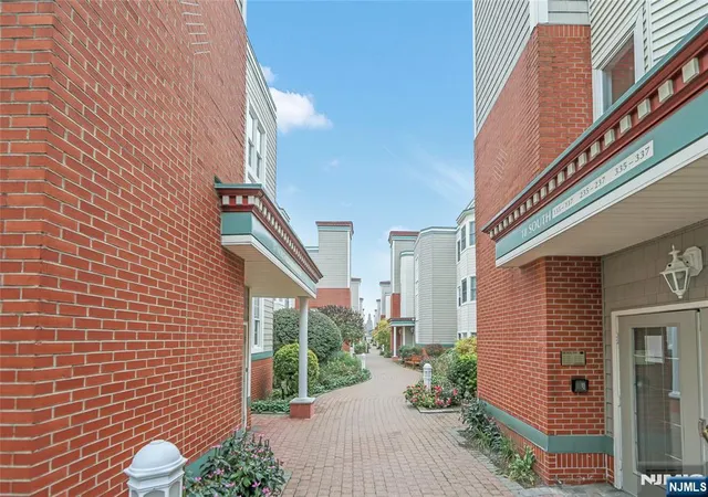 2nd image of 337 The Promenade, Edgewater, NJ 07020