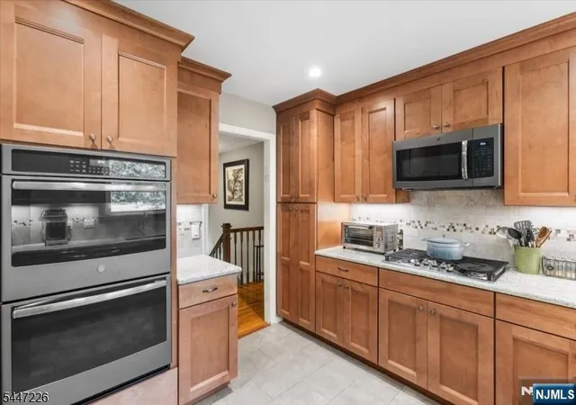 5th image of 965 Edgewood Dr, Stillwater, NJ 07860 | MLS# 26028883