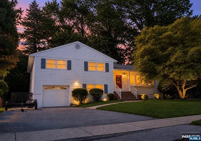 2nd image of 51 Earnshaw Pl, Clifton, NJ 07013 | MLS# 26028936