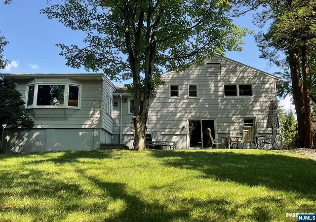 5th image of 51 Earnshaw Pl, Clifton, NJ 07013 | MLS# 26028936