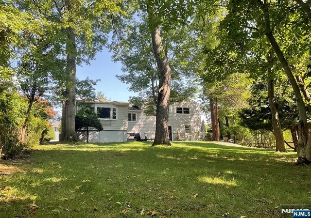 6th image of 51 Earnshaw Pl, Clifton, NJ 07013 | MLS# 26028936