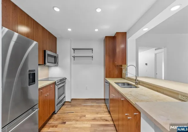 5th image of 3103 City Pl, Edgewater, NJ 07020 | MLS# 26028938