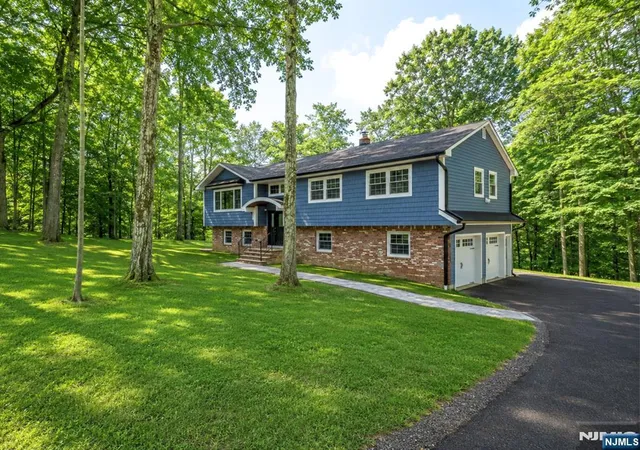 3rd image of 220 Brook Valley Rd, Montville Township, NJ 07082 | MLS# 26028959