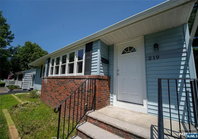 Photo 4 of Sale Pending at 219 Haroldson Pl, Pompton Lakes, NJ 07442 | MLS# 26028966 | Listing updated on 2026-09-22