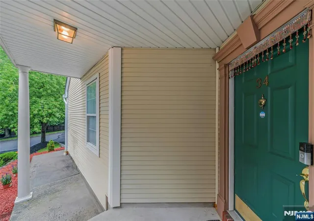 Photo 3 of Townhouse for sale at 34 Eider Ct, Wayne, NJ 07470 | MLS# 26028984 | Listing updated on 2026-08-30
