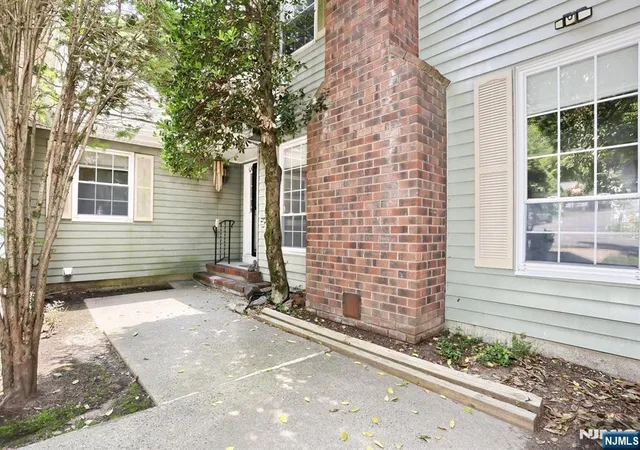 Photo 3 of Townhouse for sale at 14 Birdseye Cir, Wayne, NJ 07470 | MLS# 26028990 | Listing updated on 2026-09-08