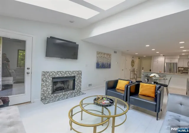 Photo 3 of Sale Pending at 727 Mainsail Ln #727, Secaucus, NJ 07094 | MLS# 26029026 | Listing updated on 2026-08-24