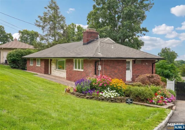 Photo 1 of Sale Pending at 31 Surrey Dr, Wayne, NJ 07470 | MLS# 26029038 | Listing updated on 2026-08-15