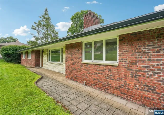 Photo 3 of Sale Pending at 31 Surrey Dr, Wayne, NJ 07470 | MLS# 26029038 | Listing updated on 2026-08-15