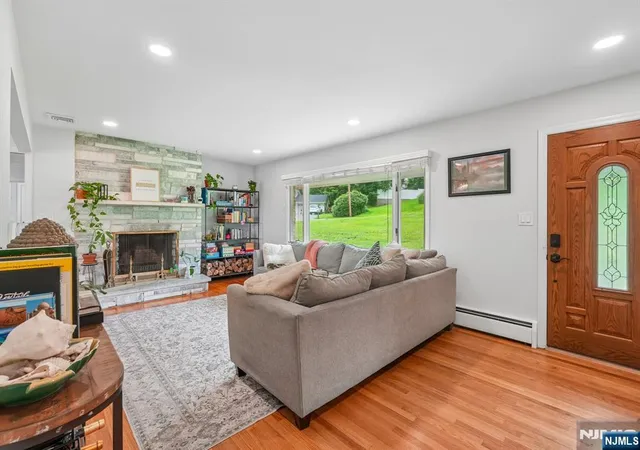 Photo 3 of Sale Pending at 31 Surrey Dr, Wayne, NJ 07470 | MLS# 26029038 | Listing updated on 2026-08-15