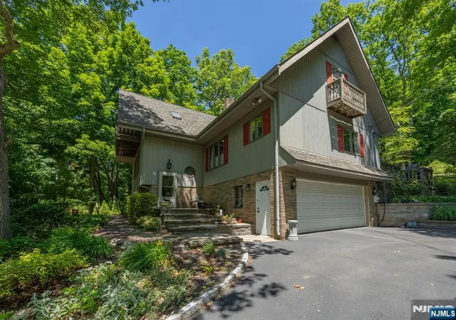 2nd image of 1150 Lakeside Dr, Vernon, NJ 07422 | MLS# 26029052