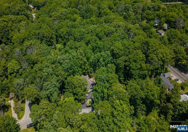 42nd image of 1150 Lakeside Dr, Vernon, NJ 07422 | MLS# 26029052