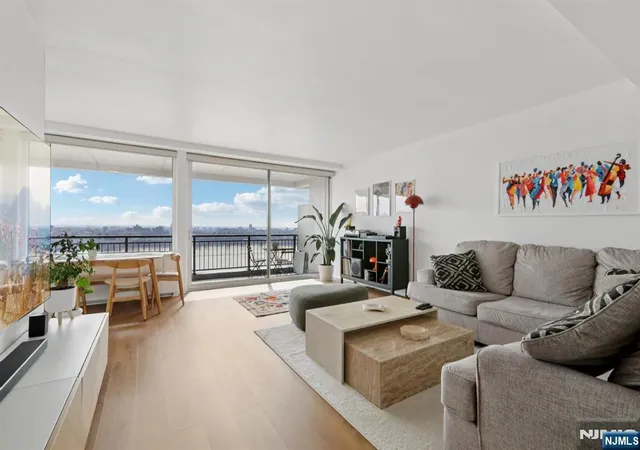 Photo 4 of House for sale at 2 Horizon Rd #1428, Fort Lee, NJ 07024 | MLS# 26029099 | Listing updated on 2026-08-03